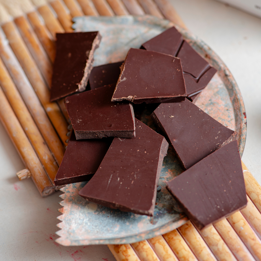 Cacao Beans, Cane Sugar, Cocoa Butter, Sunflower Lecithin, Vanilla Beans.